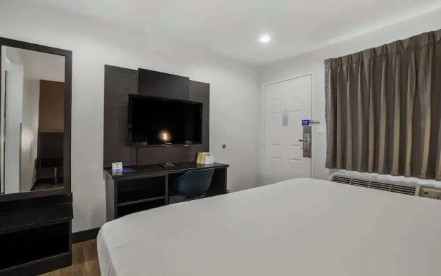 Studio 6 Suites Escondido, CA