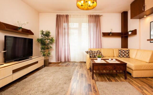 Apartments Warsaw Hoza by Renters