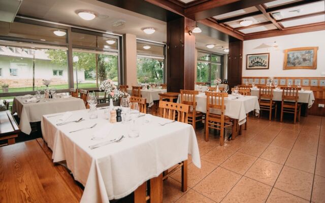 Dvor Jezeršek Brnik