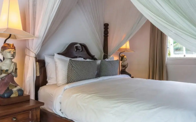 Colonial White House - Seminyak