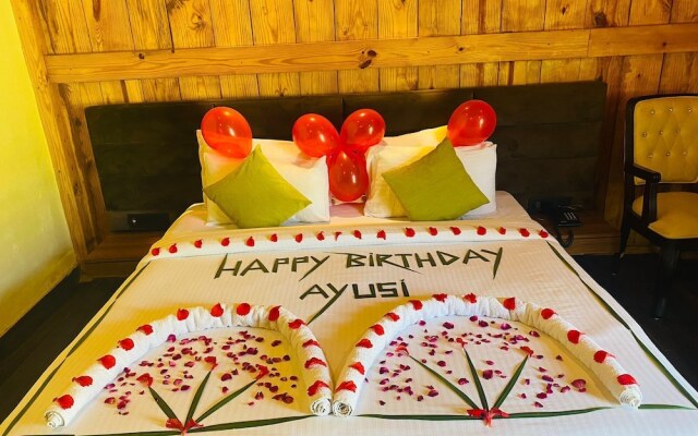 Pumpkin Hotels Corbett, Tusk N Wood