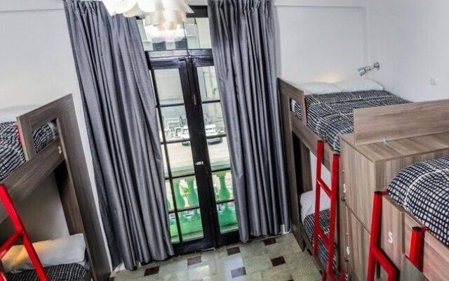 Tomo Hostel