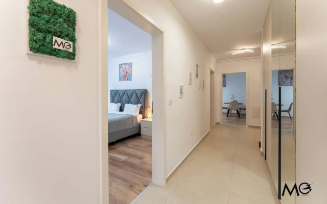 MoHost Sabina - Luxury with Balcony