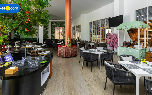 Senyum World Hotel