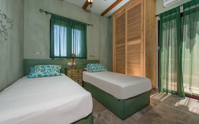 Amorosa Villas