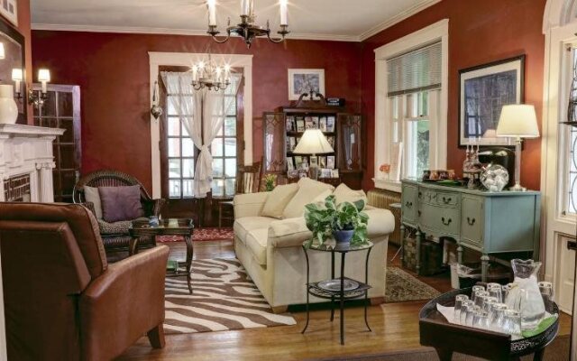 Olde Square Inn Bed and Breakfast