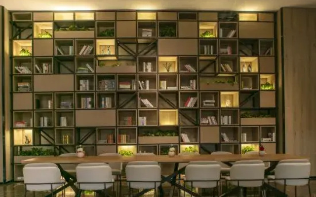Maytour Hotel(Leather City Yintai City Store)