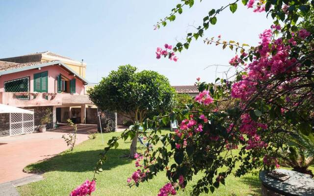 Acireale B&B Double AC bedroom in villa with g