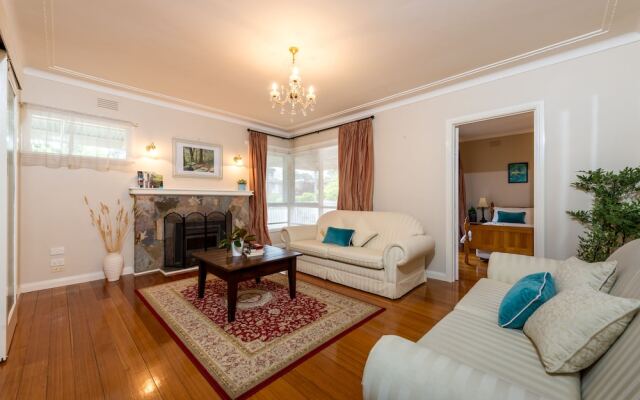 Lovely 5BR house walk to train and shops