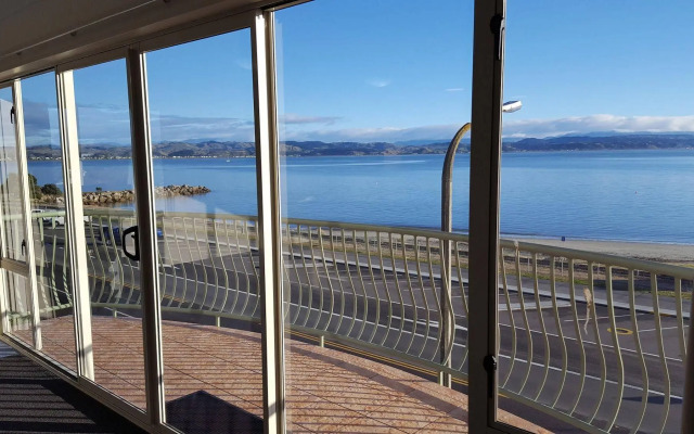 Breakwater Apartments