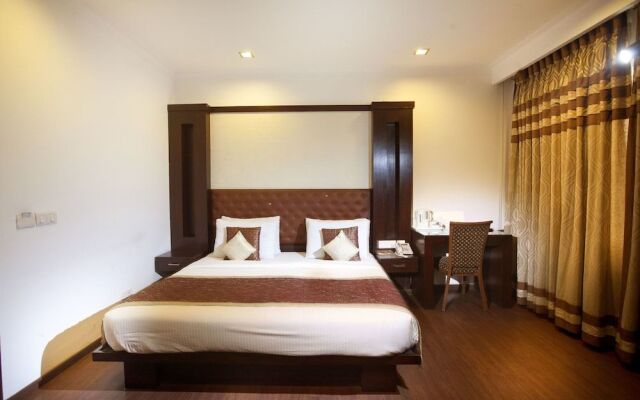 OYO 383 Hotel Divine Paradise