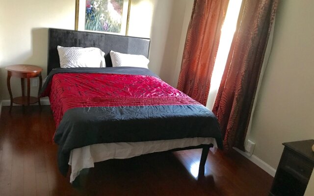 Large Redmond House Close to Downtown