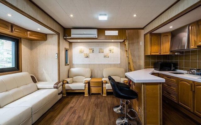 Caravan Bay Camping - Caravan Park