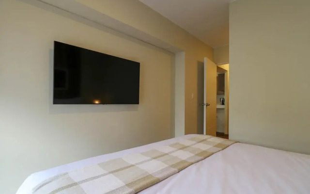 w Majestic 2BR w Comfy Balcony Near Kennedy Park