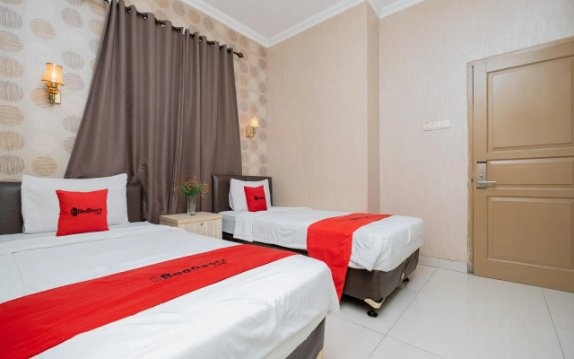 RedDoorz Plus @ Cideng Barat