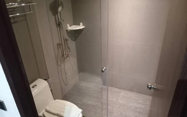Collection O The Bangkok Airport Link Suite