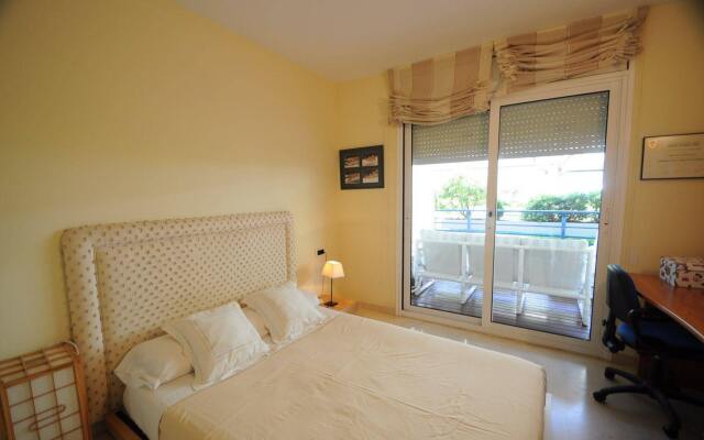 Luxury Apartment with Swimming Pool