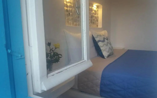 PERIVOLI 4-CHORA(5min away from the center by car)
