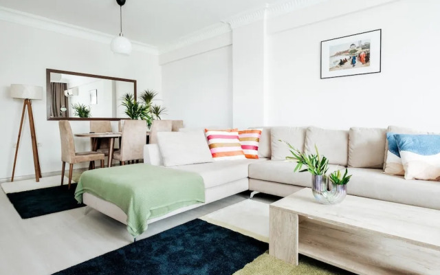 Sea View Flat w Balcony 5 min to Dolmabahce Palace