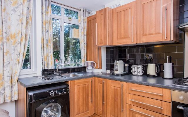 Maida Vale 1 Bedroom Apartment with a Balcony