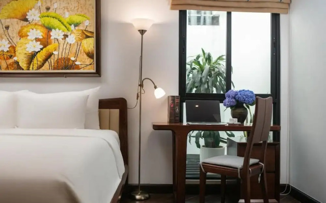 MAY DE Ville Crown Hotel 1