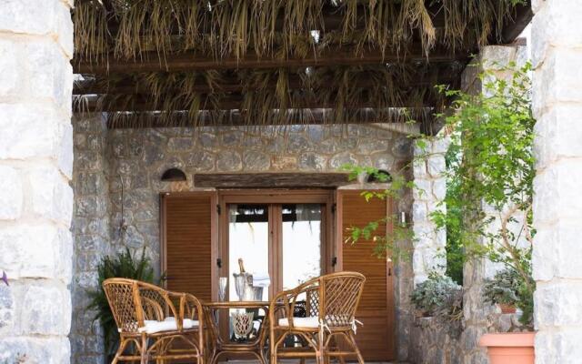 Seafront Luxury Villa w 5-en Suite BR BBQ