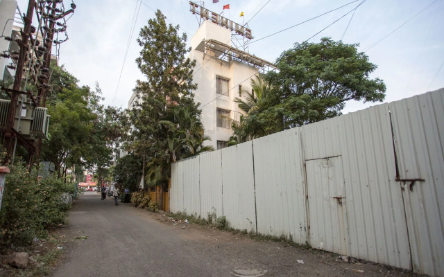 Hotel Eminent By OYO Rooms
