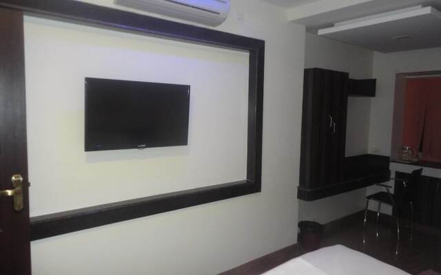 FabHotel Lemon Park