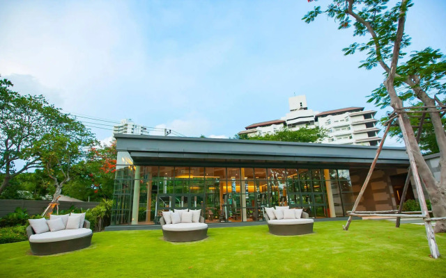 Charming Pool View by Rain Cha Am Condo