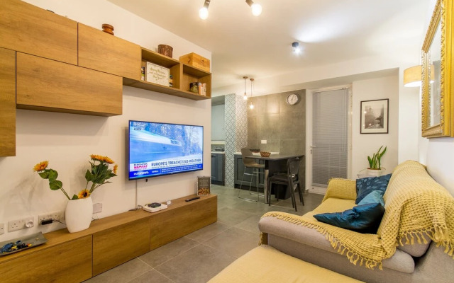Gzira Central Bright & Modern 2bdr Apt