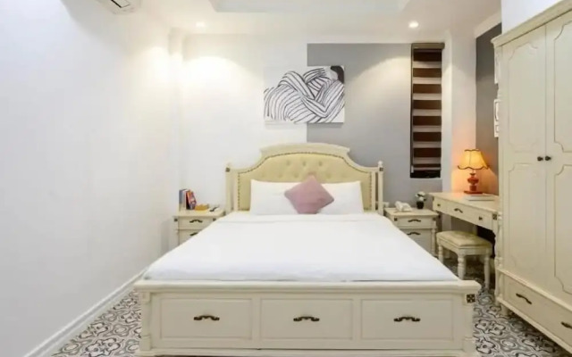 Luxe Paradise Suites Dich Vong Hau