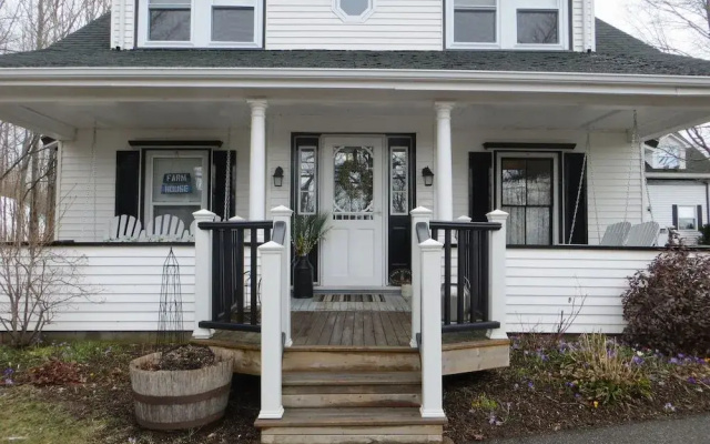 Farmhouse Inn B&B
