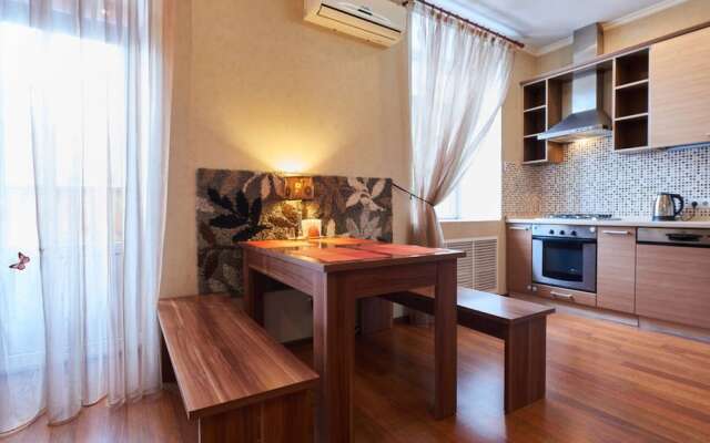 Апартаменты Home-Hotel, ул. Шелковичная, 13-2