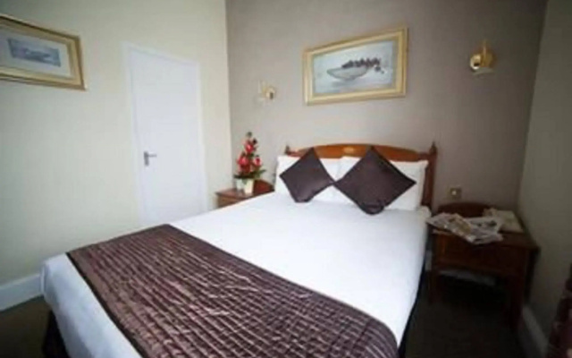 Warren Lodge Hotel