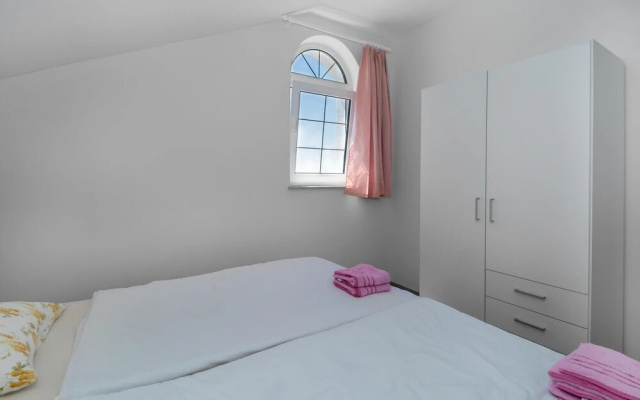 Nice Apartment in Dramalj With Wifi and 2 Bedrooms