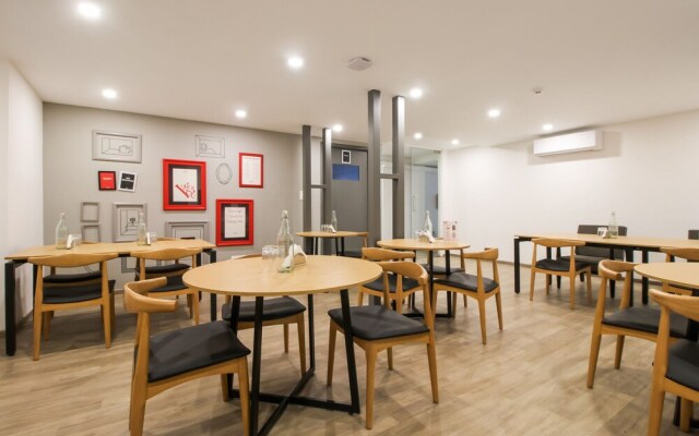 OYO Townhouse 180 Sant Regency