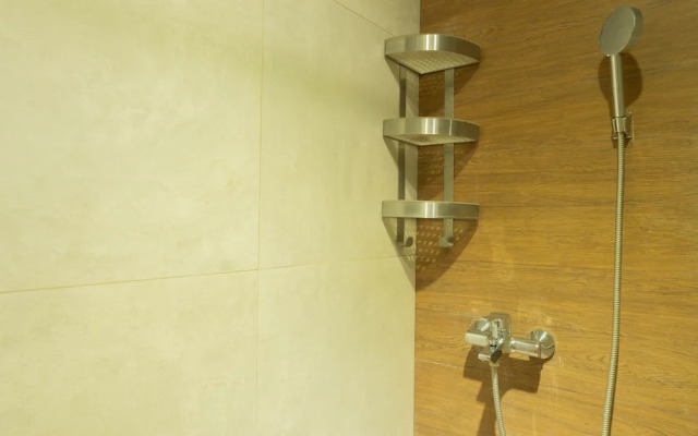 Comfy 1BR at Green Central City Apartment near Glodok