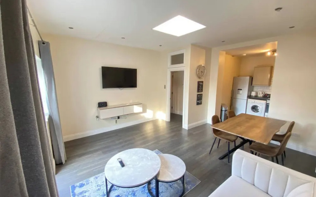 Bright & Lush 2 Bed Apartment