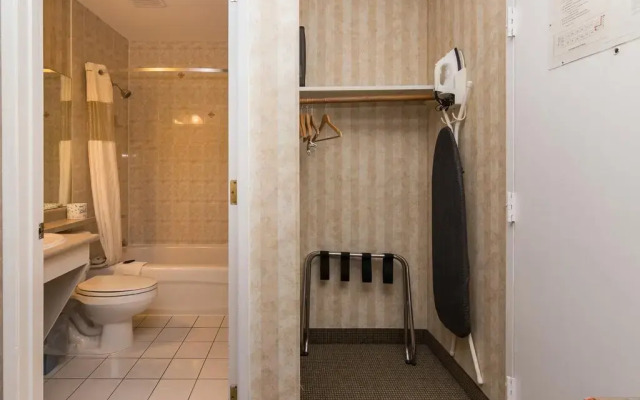 Canadas Best Value Inn Chinook Station