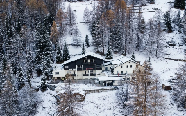 Waldhotel Fletschhorn - Panoramic Retreat in Saas Fee