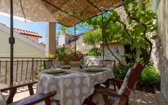 Mediterranean terrace apartment with Bikes & SUP