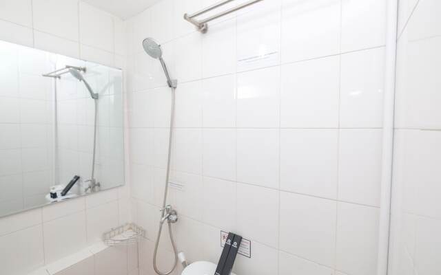 Comfort And Warm 2Br At Bassura City Apartment