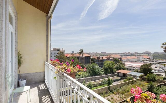 Oporto City Flats - Ayres Gouvea House