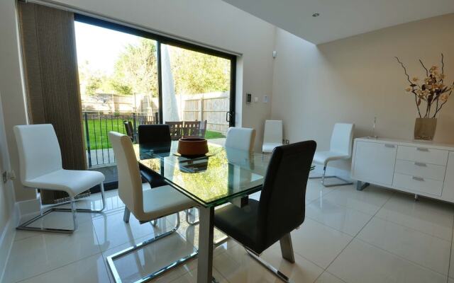 6 Sandbourne