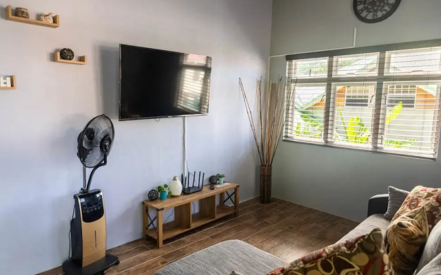 Topaz Apartment Villa - Piton View