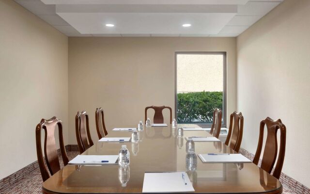 Garner Hotel August West by IHG