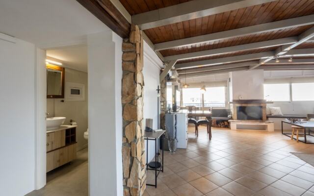 Sunny Loft With a Panoramic View