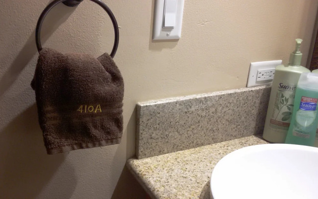 Kuhio Village 410A - 1 Br Condo