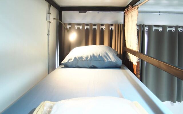 D-hub Hostel