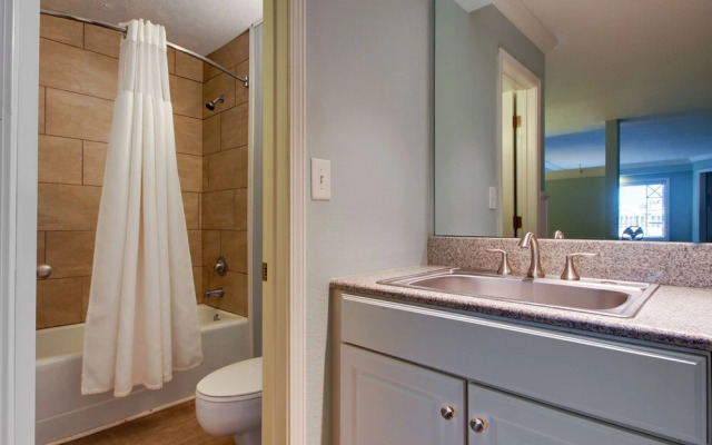 Islander Hotel & Resort